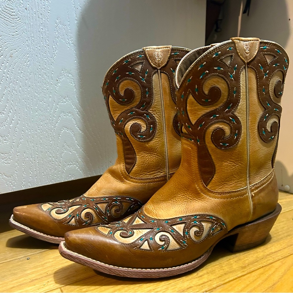Ariat Women’s rio leather cowboy boots